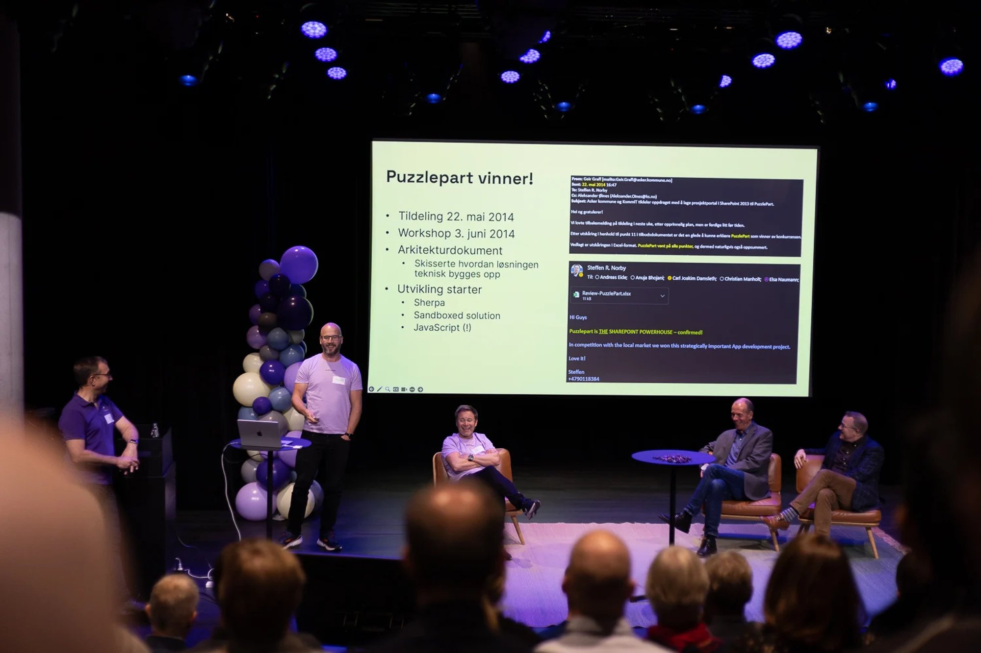 Fra venstre: Jan Lindset (produktdirektør), Tarjei Ormestøyl (COO), Steffen Norby (daglig leder), Jens Nørve (avdelingsdirektør i Digitaliseringsdirektoratet) og Geir Graff (innovasjonsstrateg og porteføljeleder i Asker kommune), på scenen under 10-årsfeiringen av Prosjektportalen. Foto: Sarah Hansen / Puzzlepart AS.